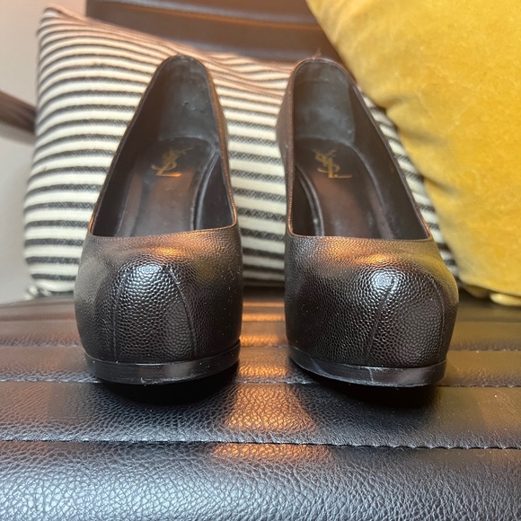 YSL Saint Laurent pebbled leather tribute two covered platform heeled pump. - Picture 4 of 7